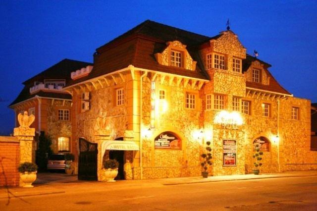 Bastya Wellness Hotel - Nyírbátor エクステリア 写真