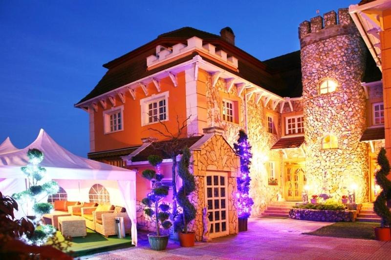 Bastya Wellness Hotel - Nyírbátor エクステリア 写真
